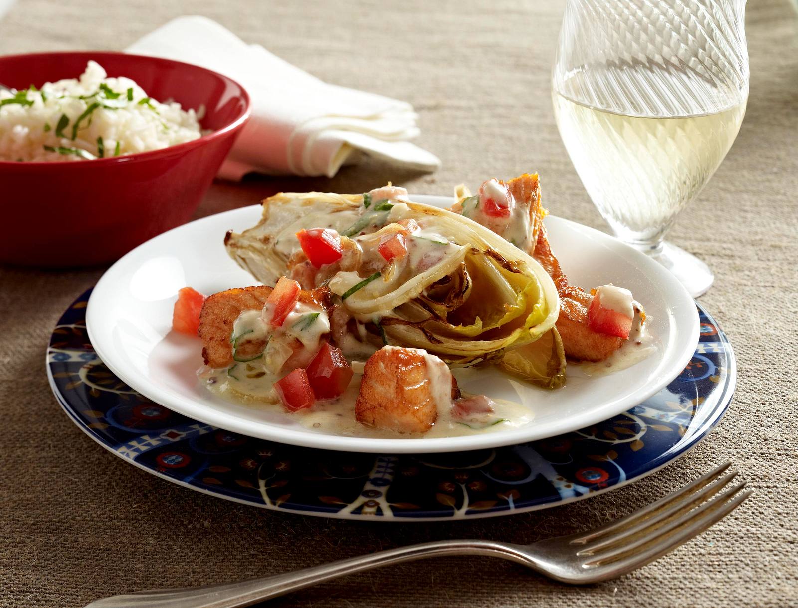 Gebratener Chicorée mit Lachs in Senfrahm Rezept | LECKER