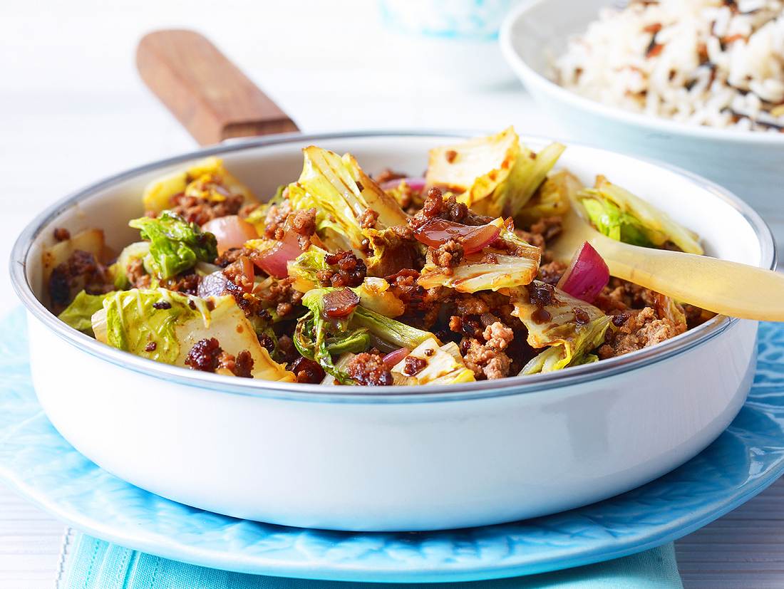 Gebratener Chinakohl mit Beefsteakhack Rezept | LECKER