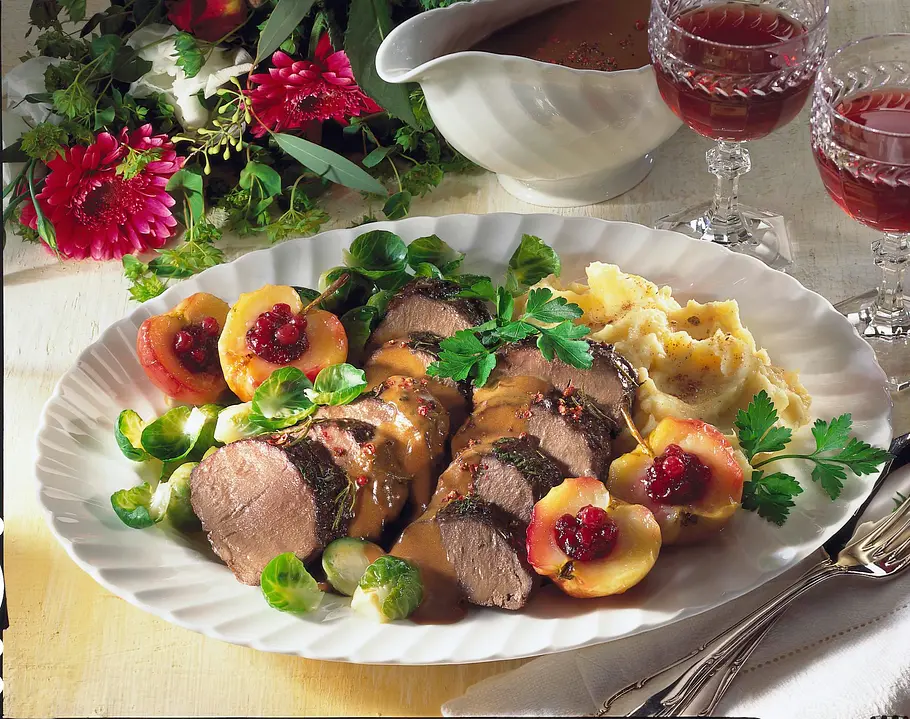 Gebratener Hirschrücken mit Kartoffel-Sellerie-Püree Rezept Gebratener Hirschrücken mit Kartoffel-Sellerie-Püree Rezept