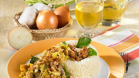 Gebratener Kohl mit Hackfleisch Rezept - Foto: House of Food / Bauer Food Experts KG