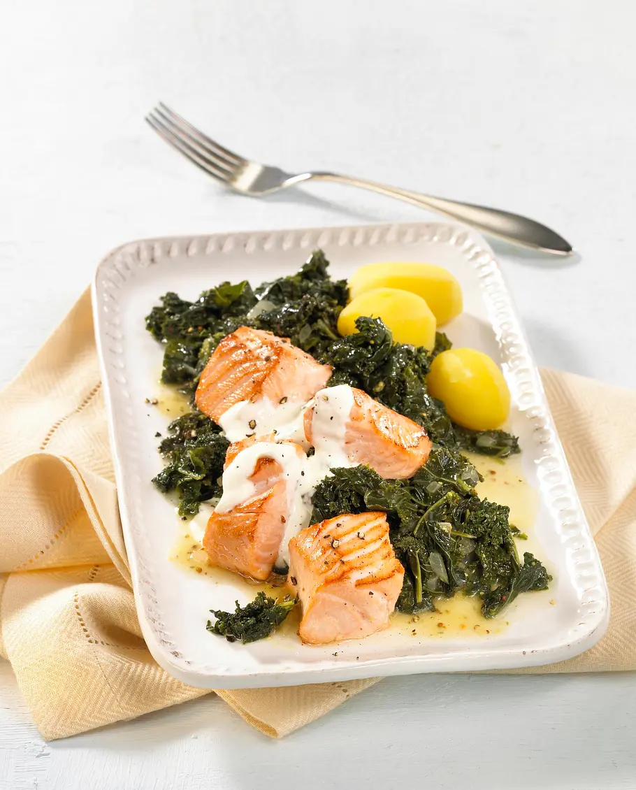 Gebratener Lachs auf Grünkohl Rezept