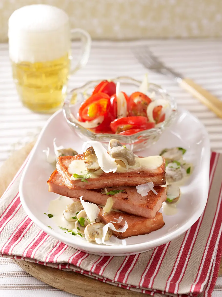 Gebratener Leberkäse mit Champignon-Senf-Creme Rezept Gebratener Leberkäse mit Champignon-Senf-Creme Rezept