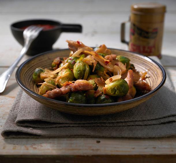 Gebratener Rosenkohl mit Hähnchenstreifen Rezept Gebratener Rosenkohl mit Hähnchenstreifen Rezept