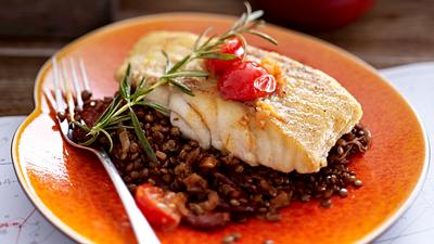 Gebratener Seelachs auf Balsamico-Linsen Rezept - Foto: House of Food / Bauer Food Experts KG