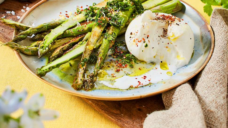 Spargel braten - so einfach geht's | LECKER Spargel braten - so einfach geht's | LECKER