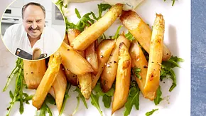Gebratener Spargel in Haselnussöl auf Rucola serviert. - Foto: LECKER @ Bauer Media Group / Anne Peter Gebratener Spargel in Haselnussöl auf Rucola serviert. - Foto: LECKER @ Bauer Media Group / Anne Peter