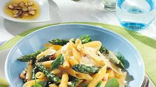 Gebratener Spargel mit Penne und Nussbutter Rezept - Foto: LECKER @ Bauer Media Group