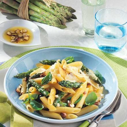Gebratener Spargel mit Penne und Nussbutter Rezept Gebratener Spargel mit Penne und Nussbutter Rezept