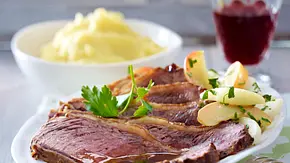 Gebratener Tafelspitz mit Apfel-Kohlrabi Rezept - Foto: LECKER @ Bauer Media Group Gebratener Tafelspitz mit Apfel-Kohlrabi Rezept - Foto: LECKER @ Bauer Media Group