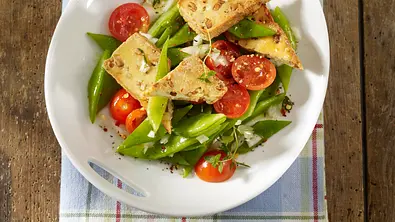 Gebratener Tofu auf lauwarmem Bohnensalat Rezept - Foto: LECKER @ Bauer Media Group