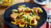 Gebratener Tofu mit Gurken-Mango-Chili-Salat Rezept - Foto: House of Food / Bauer Food Experts KG