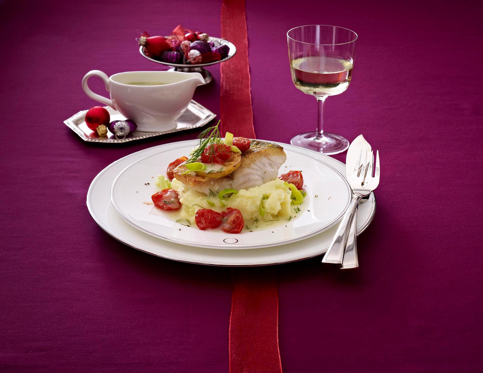 Gebratener Zander auf Pastinakenpüree mit Dill-Hollandaise Rezept | LECKER