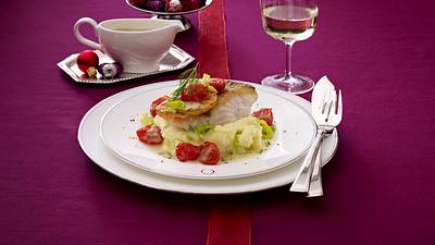 Gebratener Zander auf Pastinakenpüree mit Dill-Hollandaise Rezept - Foto: LECKER @ Bauer Media Group