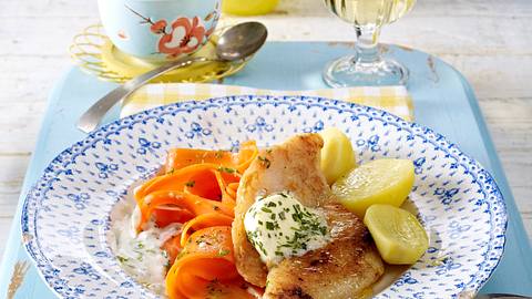Gebratenes Fischfilet mit Thymian-Sahnesoße Rezept - Foto: House of Food / Bauer Food Experts KG