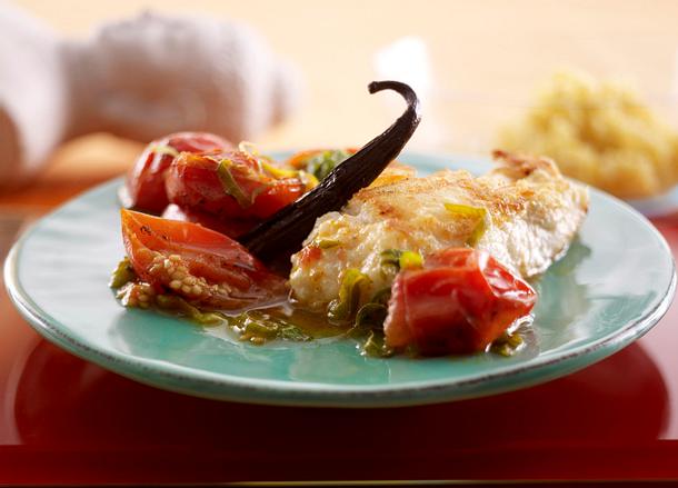 Gebratenes Fischfilet zu Würzhirse und Vanille-Tomaten Rezept Gebratenes Fischfilet zu Würzhirse und Vanille-Tomaten Rezept