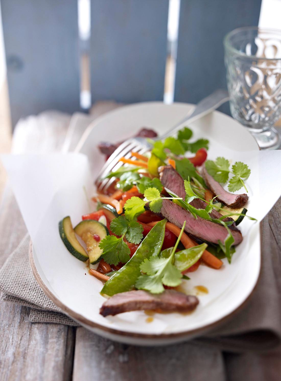 Gebratenes Gemüse zu Steakstreifen Rezept Gebratenes Gemüse zu Steakstreifen Rezept