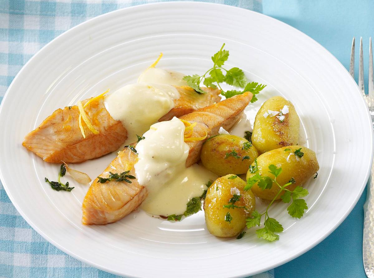 Gebratenes Lachsfilet mit Zitronen-Hollandaise (Johann Lafer) Rezept