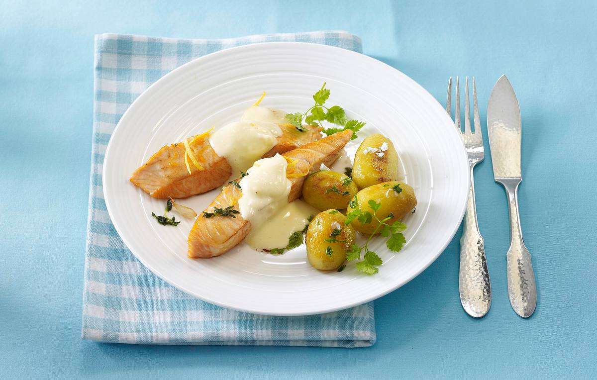 Gebratenes Lachsfilet mit Zitronen-Hollandaise (Johann Lafer) Rezept