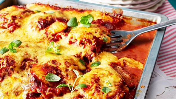 Schnitzelpizza Hawaii - Foto: House of Food / Bauer Food Experts KG