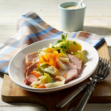 Gedämpftes Kasseler im Würzsud mit Bouillongemüse Rezept Gedämpftes Kasseler im Würzsud mit Bouillongemüse Rezept