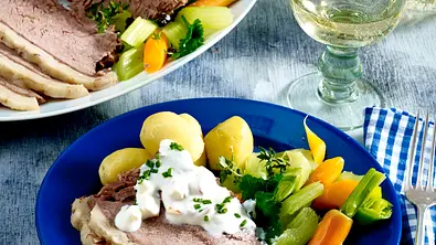 Gedämpfter Tafelspitz mit Apfel-Meerrettichsoße Rezept - Foto: LECKER @ Bauer Media Group
