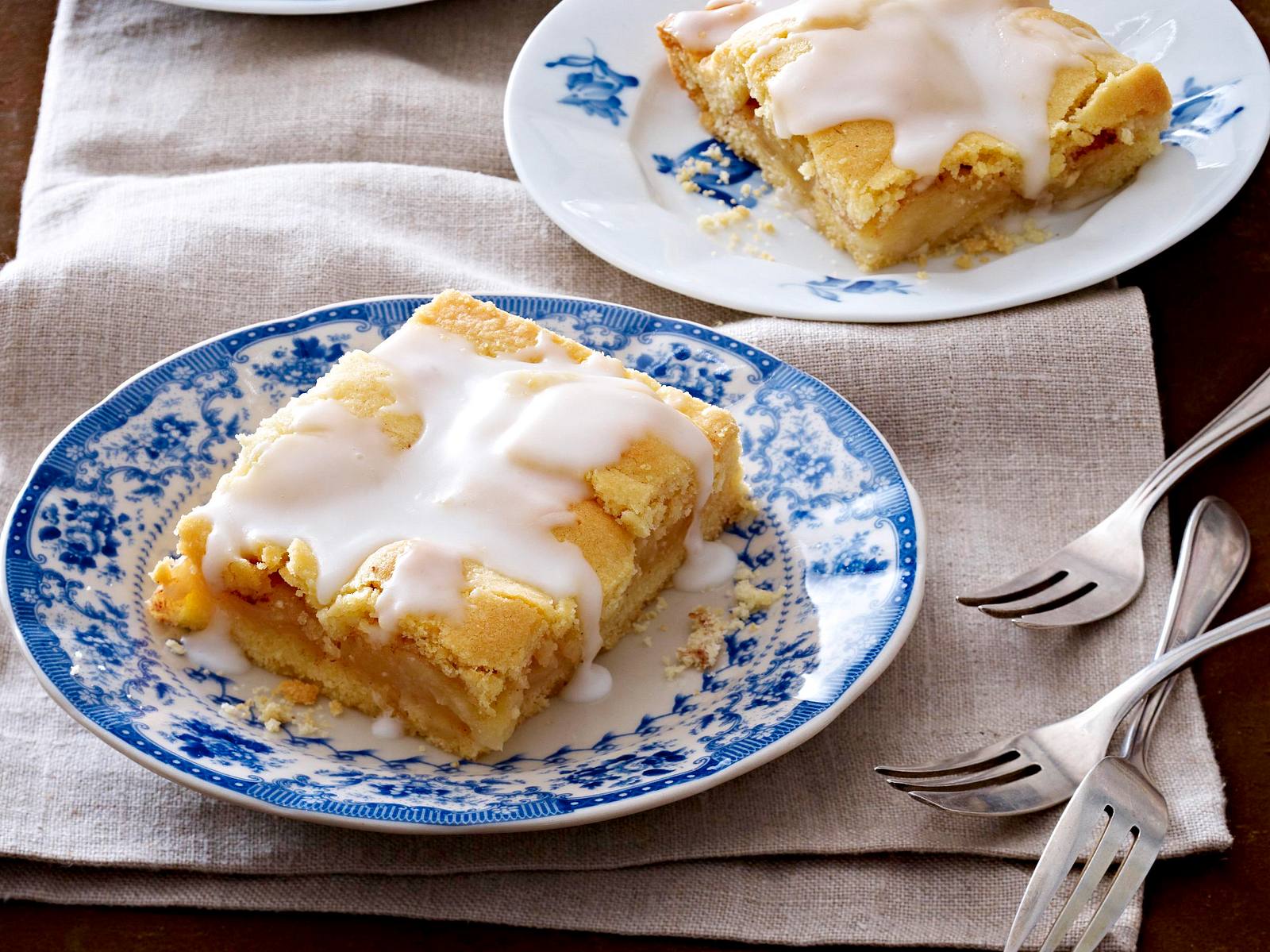 Gedeckter Apfel-Blechkuchen Rezept | LECKER