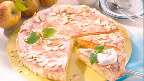 Gedeckter Apfel-Hefekuchen Rezept - Foto: LECKER @ Bauer Media Group