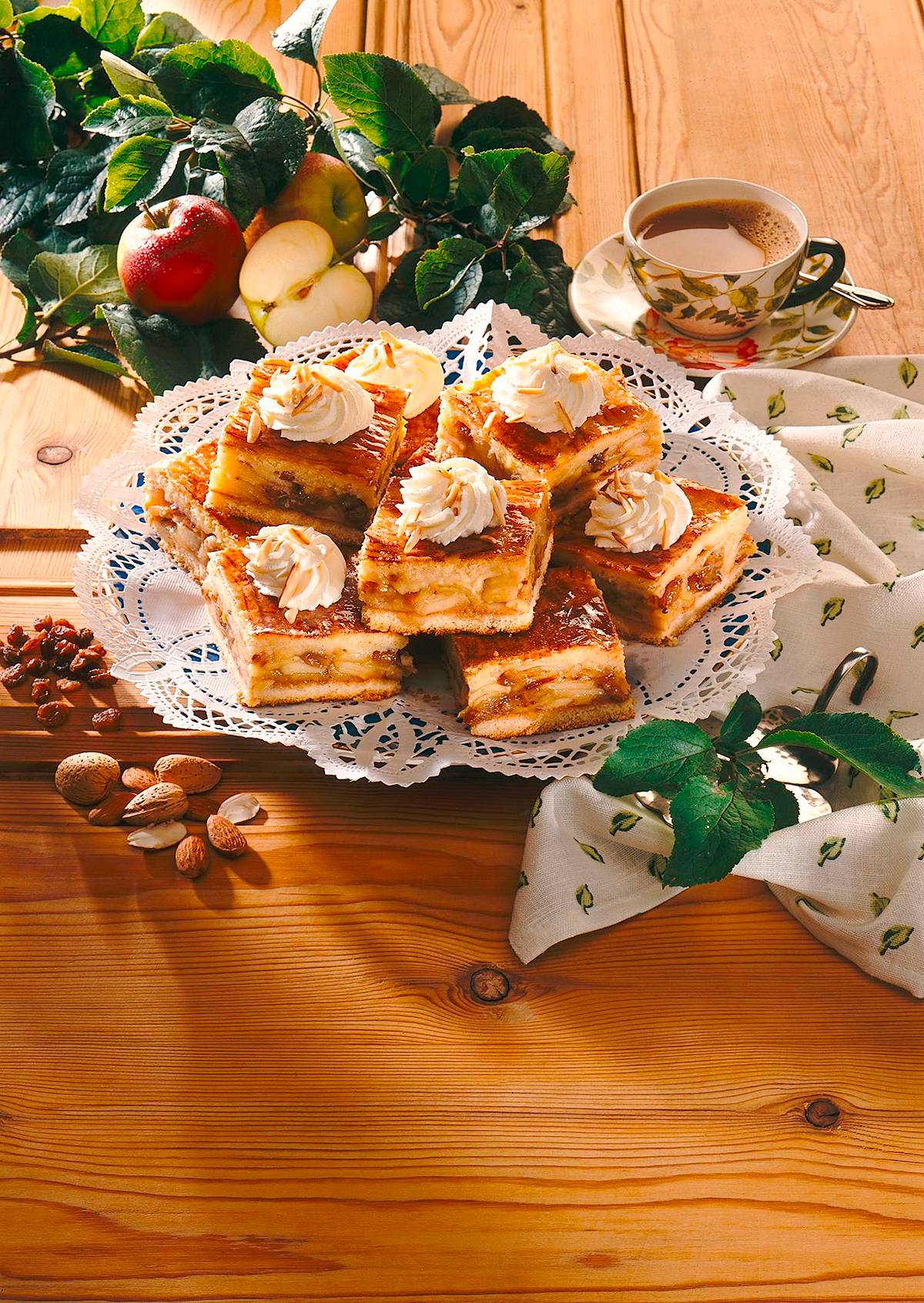 Gedeckter Apfel-Mandelkuchen Rezept