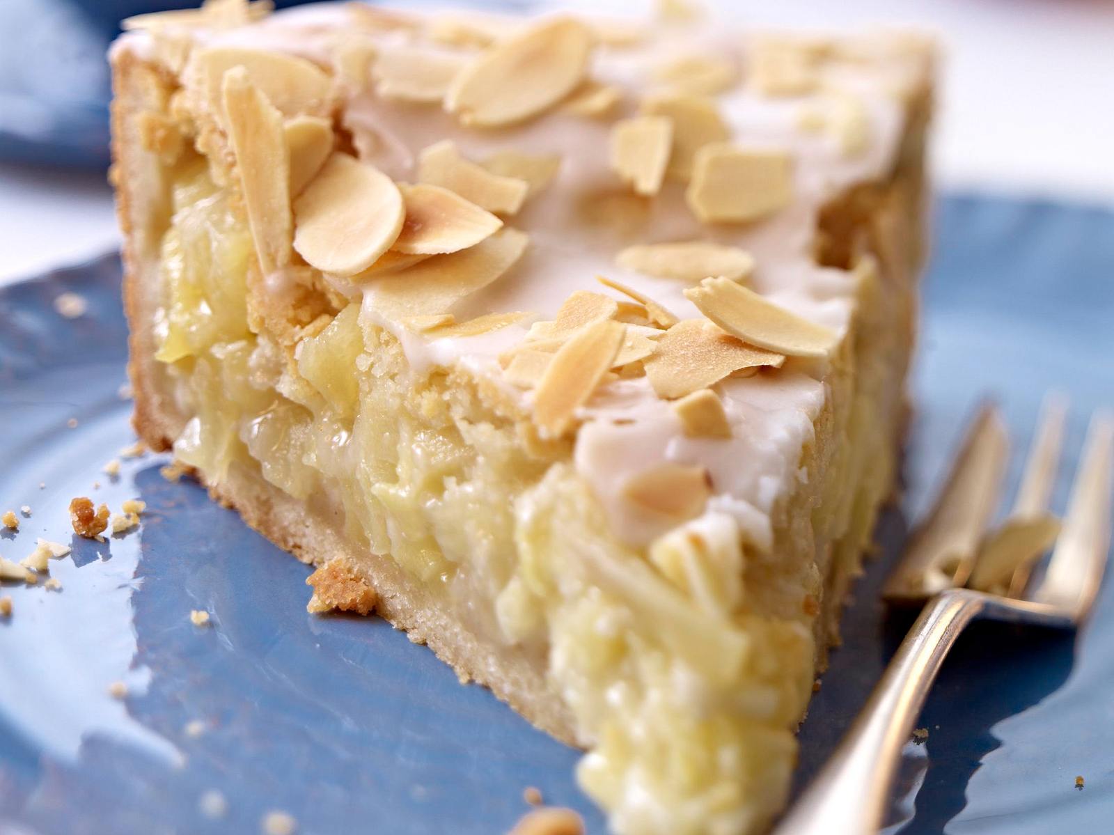 Gedeckter Apfelkuchen mit Mandeln Rezept | LECKER
