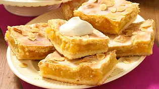 Gedeckter Apfelkuchen mit Pudding Rezept - Foto: LECKER @ Bauer Media Group Gedeckter Apfelkuchen mit Pudding Rezept - Foto: LECKER @ Bauer Media Group