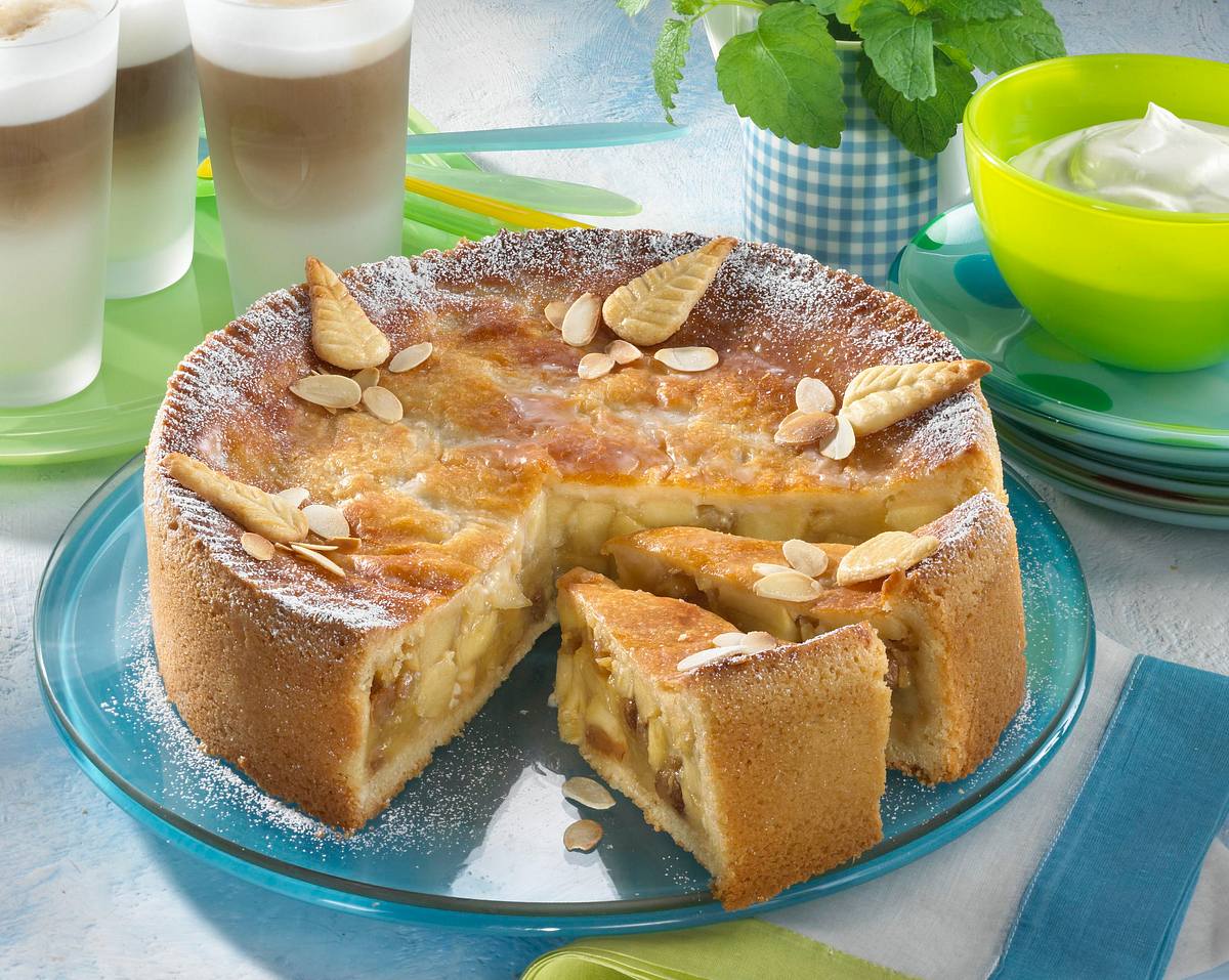 Gedeckter Apfelkuchen mit Zitronenguss Rezept