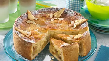 Gedeckter Apfelkuchen mit Zitronenguss Rezept - Foto: LECKER @ Bauer Media Group Gedeckter Apfelkuchen mit Zitronenguss Rezept - Foto: LECKER @ Bauer Media Group