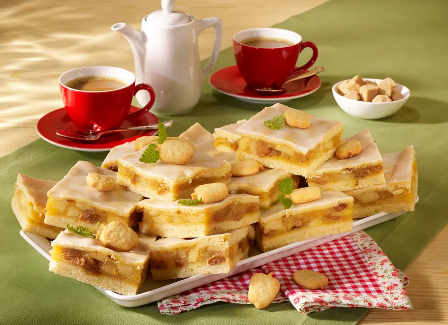 Gedeckter Apfelkuchen vom Blech Rezept Gedeckter Apfelkuchen vom Blech Rezept