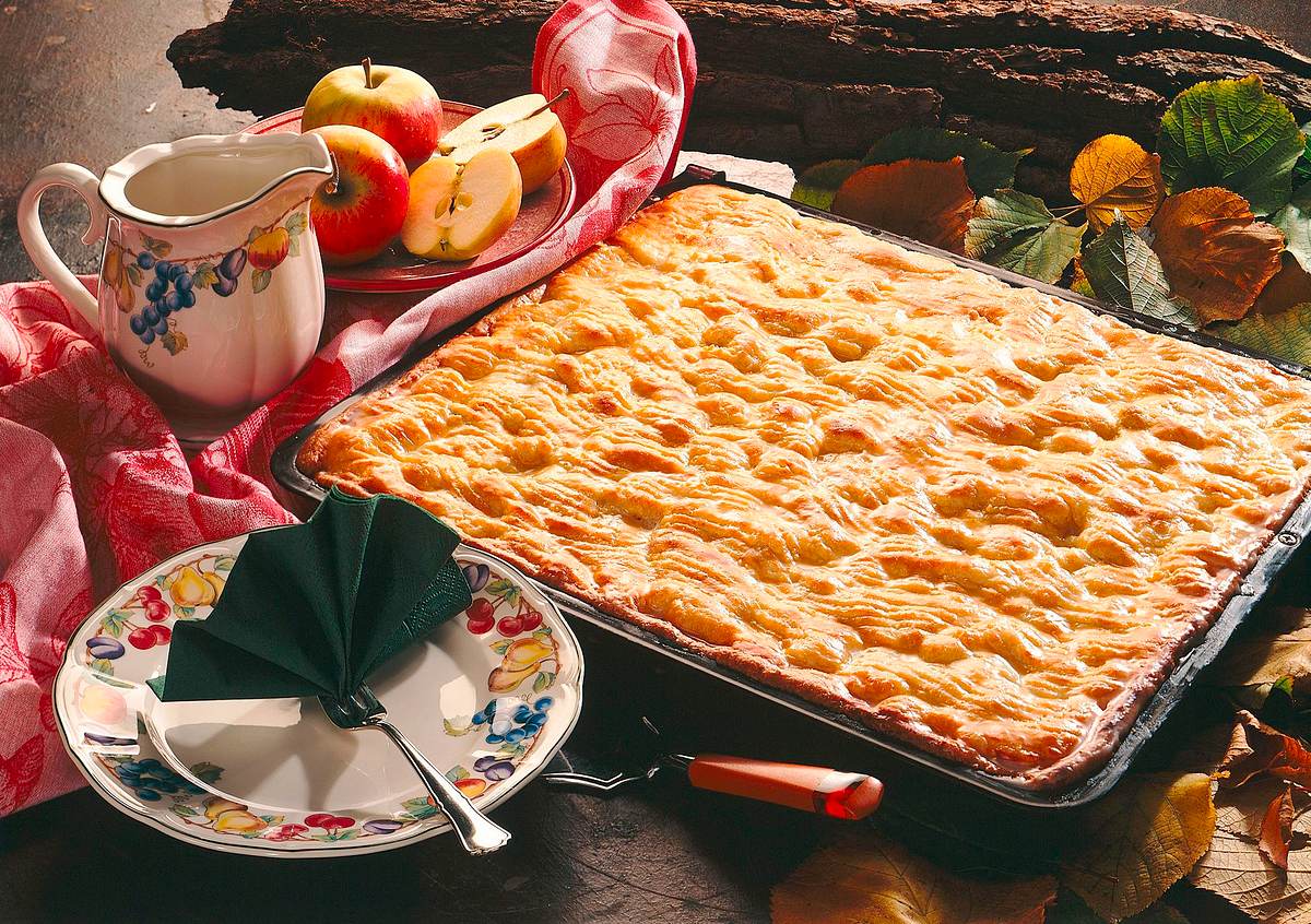 Gedeckter Apfelkuchen vom Blech Rezept