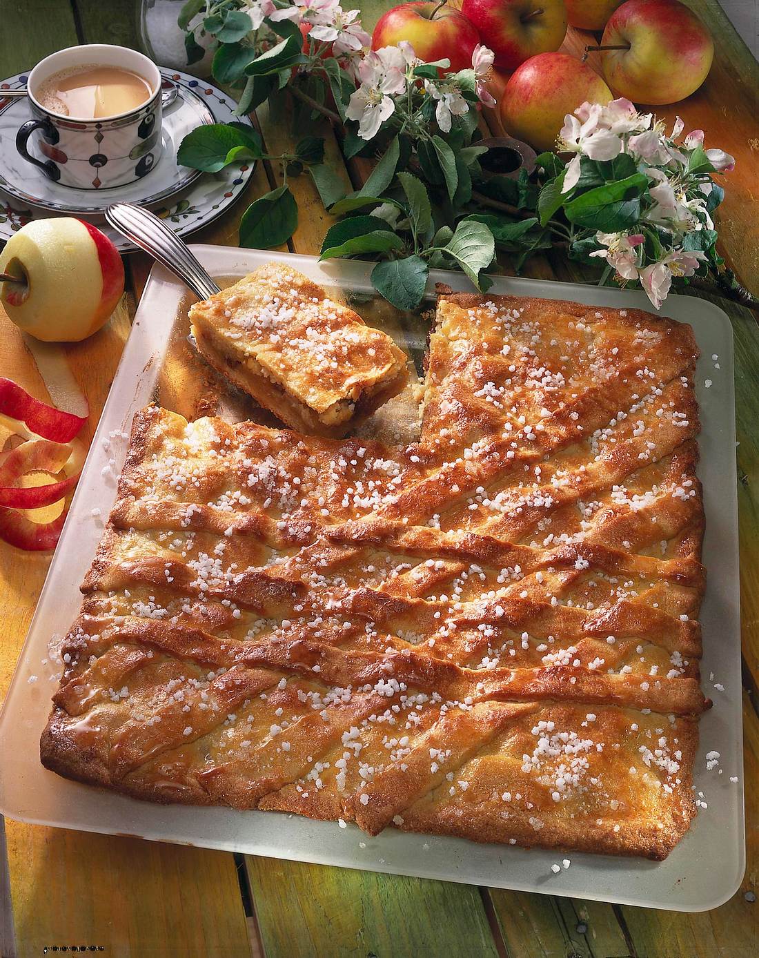 Gedeckter Apfelkuchen vom Blech Rezept | LECKER Gedeckter Apfelkuchen vom Blech Rezept | LECKER