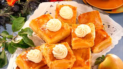Gedeckter Bratapfel-Kuchen Rezept - Foto: LECKER @ Bauer Media Group