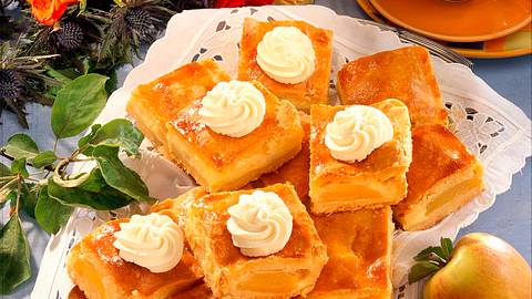 Gedeckter Bratapfel-Kuchen Rezept - Foto: House of Food / Bauer Food Experts KG