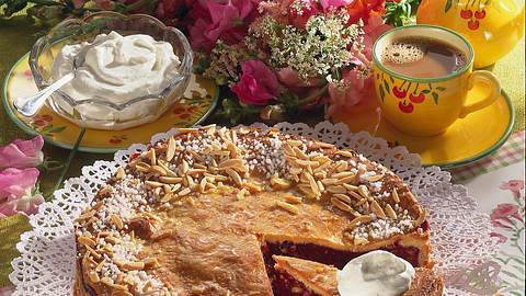 Gedeckter Kirschkuchen Rezept - Foto: House of Food / Bauer Food Experts KG