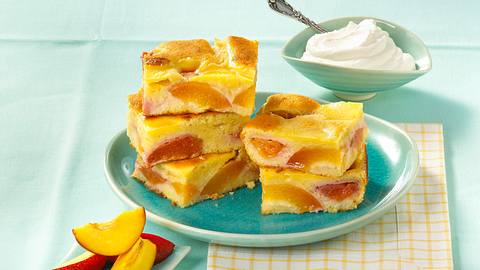 Gedeckter Nektarinenkuchen vom Blech Rezept - Foto: Först, Thomas