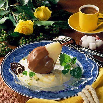 Gedünstete Birne mit Schokoladenüberzug Rezept