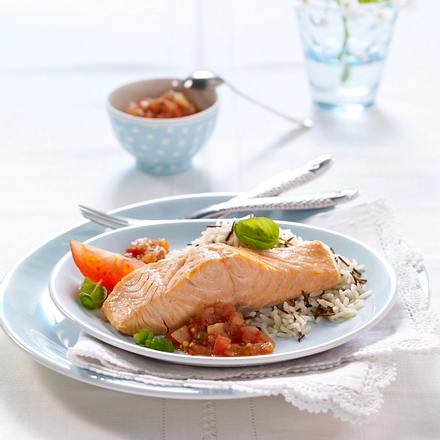 Gedünsteter Lachs mit Tomaten-Chutney (für 1 Person) Rezept Gedünsteter Lachs mit Tomaten-Chutney (für 1 Person) Rezept