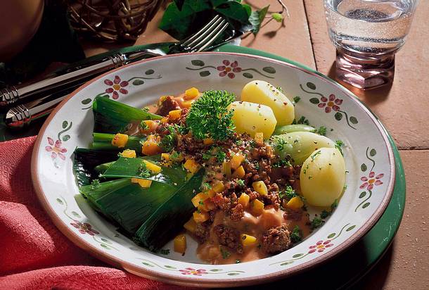 Gedünsteter Porree mit Hacksoße Rezept