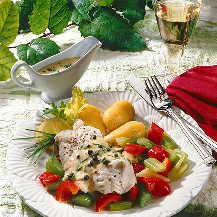 Gedünstetes Rotbarschfilet mit Senf-Sahne-Soße Rezept Gedünstetes Rotbarschfilet mit Senf-Sahne-Soße Rezept