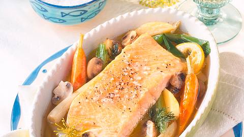 Gedünsteter Lachs auf Gemüse Rezept - Foto: Maass