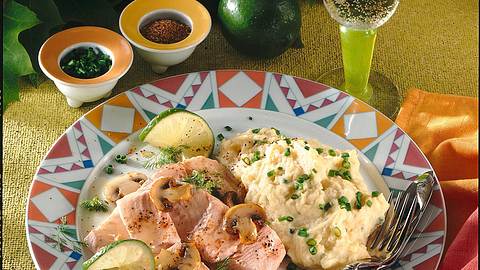 Gedünsteter Lachs mit Kartoffel-Champignon-Püree Rezept - Foto: Först, Thomas