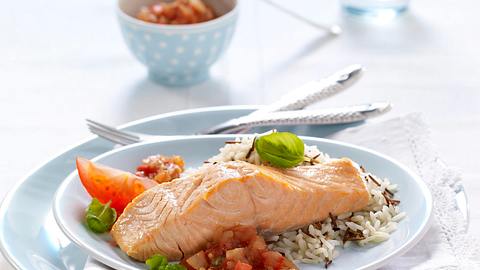 Gedünsteter Lachs mit Tomaten-Chutney (für 4 Personen) Rezept - Foto: House of Food / Bauer Food Experts KG