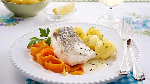 Gedünsteter Zander mit Kartoffeln und Möhren Rezept - Foto: House of Food / Bauer Food Experts KG