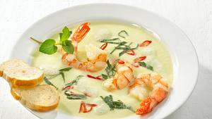 Geeiste Gurkensuppe mit Garnelen Rezept - Foto: House of Food / Bauer Food Experts KG