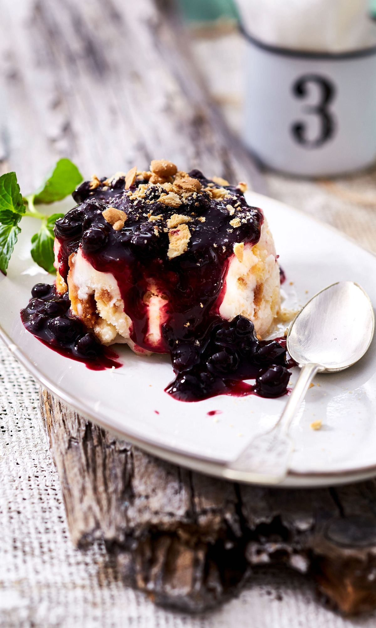 Geeister Joghurt mit Blaubeeren Rezept