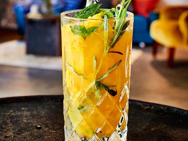 Geeister Mango-Gin mit Ginger Beer Rezept Geeister Mango-Gin mit Ginger Beer Rezept